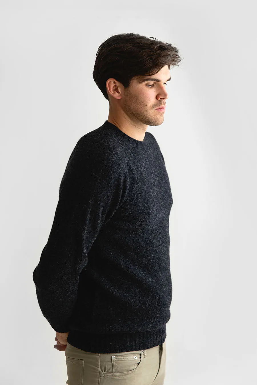 Mens Seamless Saddle Shoulder Shetland Jumper - Charcoal