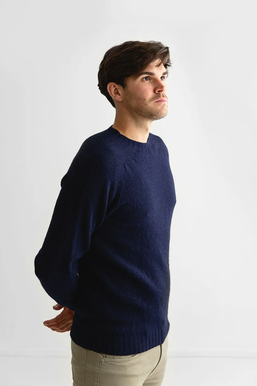 Mens Seamless Saddle Shoulder Shetland Jumper - Navy